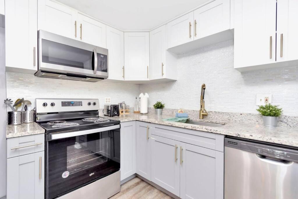 Cozy Bungalow With Patio & Grill, Private And Location Tampa Ngoại thất bức ảnh